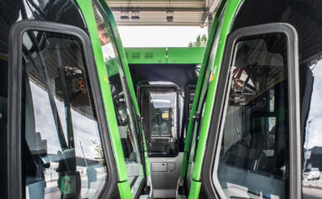 Mit Bus und Bahn zum Maschseefest in Hannover anreisen – Die Sonderregelungen der ÜSTRA Die ÜSTRA bringt Besucher ab Mittwoch, 22. Juli 2026, mit Bus und Bahn zum Maschseefest in Hannover und ändert Linien am Kröpcke