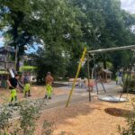 Spielplatz Grünlinde in Oberricklingen ist nach vier Monaten Bauzeit wieder offen, mit neuen Geräten, barrierefreien Wegen und mehr Schatten