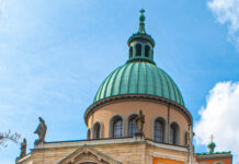 Schützenfest Hannover: Ökumenischer Gottesdienst und ein „Papp-Papst“ beim Ausmarsch Papp-Papst beim Ausmarsch auf dem Schützenfest