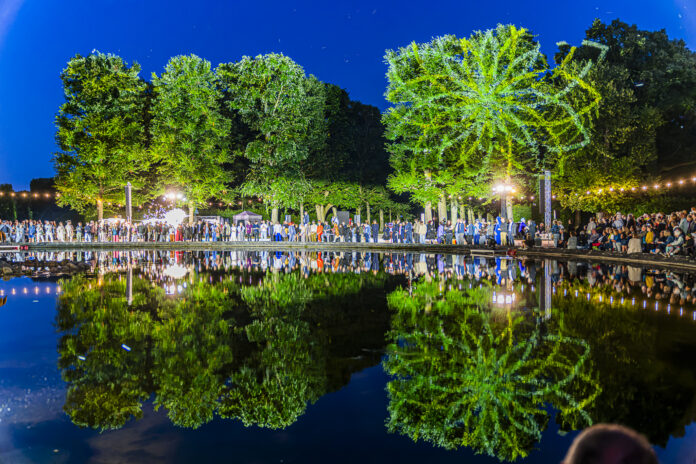 Kleines Fest in Hannover: 58.000 Gäste im Großen Garten Kleines Fest in Hannover begeisterte 58.000 Gäste im Großen Garten. 2027 läuft das Festival 16 Tage ab 8. Juli weiter