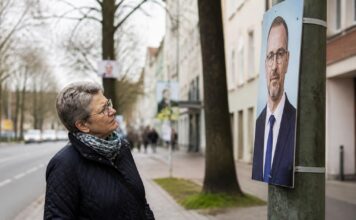 Hannover: Wahlplakate werden entfernt weil zu früh aufgehängt Wahlplakate werden entfernt: In Hannover lässt die Verwaltung zu früh aufgehängte entfernen, nachdem Beschwerden eingingen. Plakatierung erst ab 17.07. erlaubt