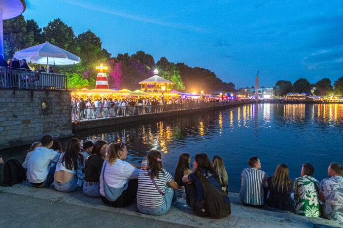 Anreise und Parken beim Maschseefest 2026 in Hannover: Die Polizei informiert, empfiehlt ÖPNV und schützt die Besucher am Maschsee bis 09.08.2026 vor Dieben