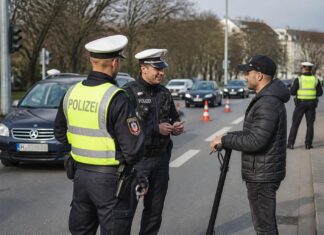 Bei einer Großkontrolle in Hannover: Die Polizei hat vom 31.07. bis 02.08.2026 166 Trunkenheitsfahrten gestoppt, viele auf E-Scootern