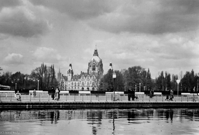 Maschsee – aber wann? Wer hat eine Idee wie alt das Foto sein könnte?
